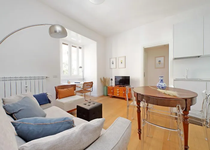Ych-delightful Flat Near San Giovanni