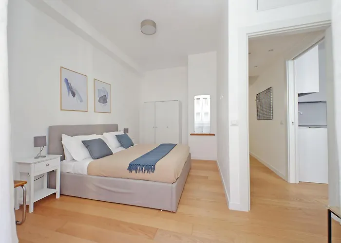 Ych-delightful Flat Near San Giovanni