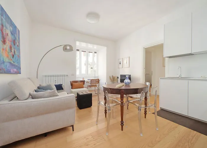Ych-delightful Flat Near San Giovanni *