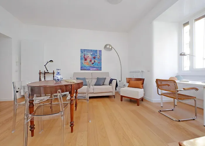 Ych-delightful Flat Near San Giovanni *